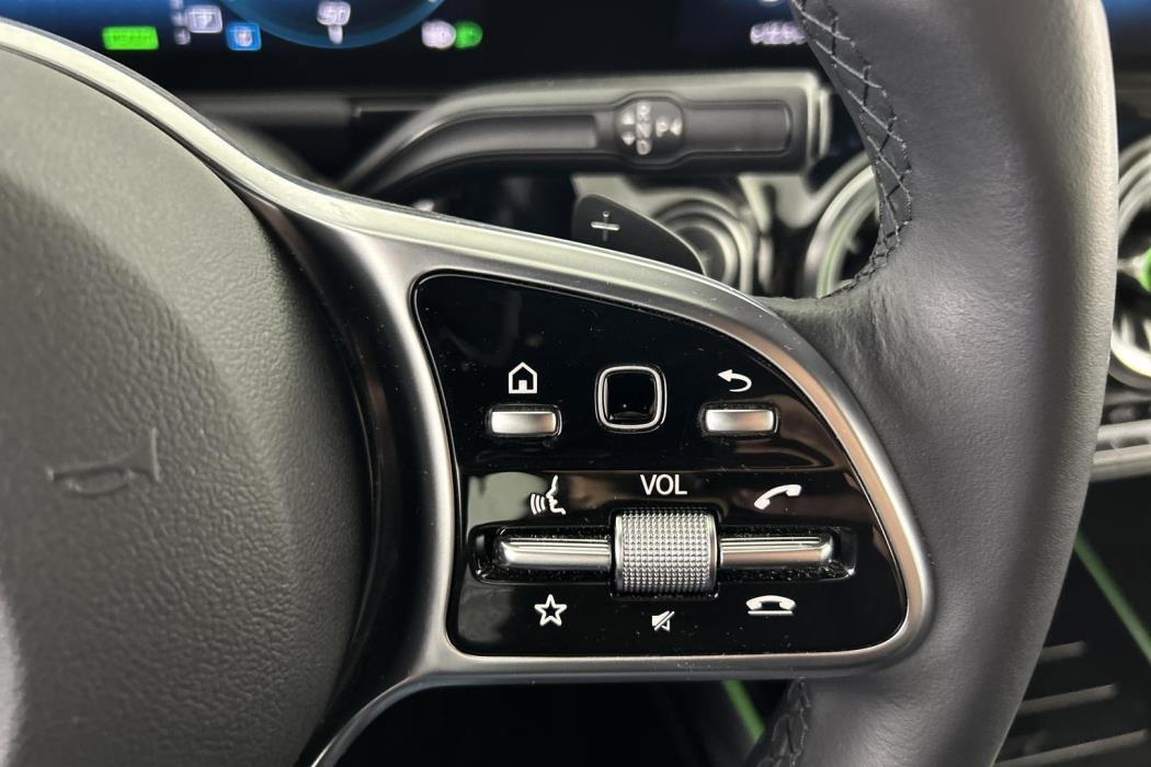 MERCEDES-BENZ EQA 2024