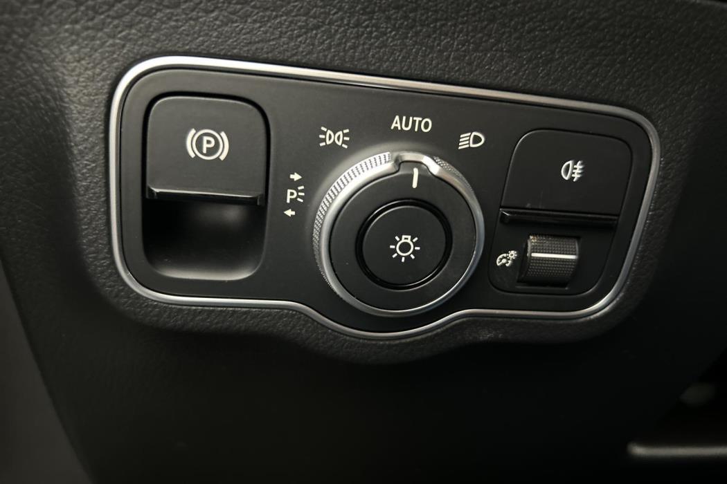 MERCEDES-BENZ EQA 2024