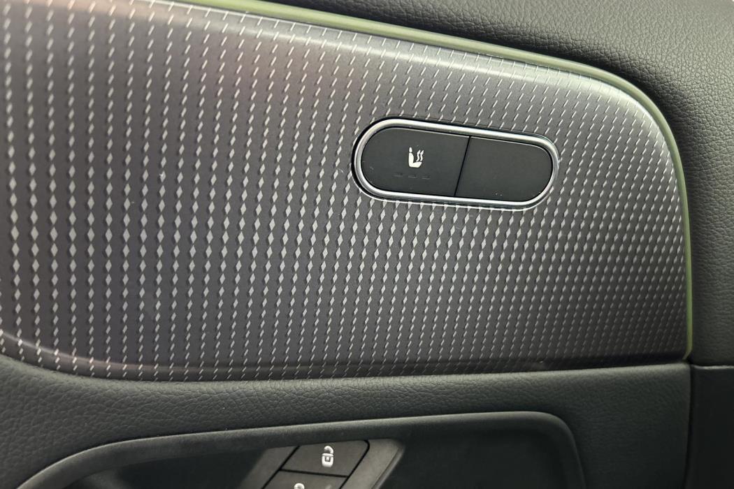 MERCEDES-BENZ EQA 2024