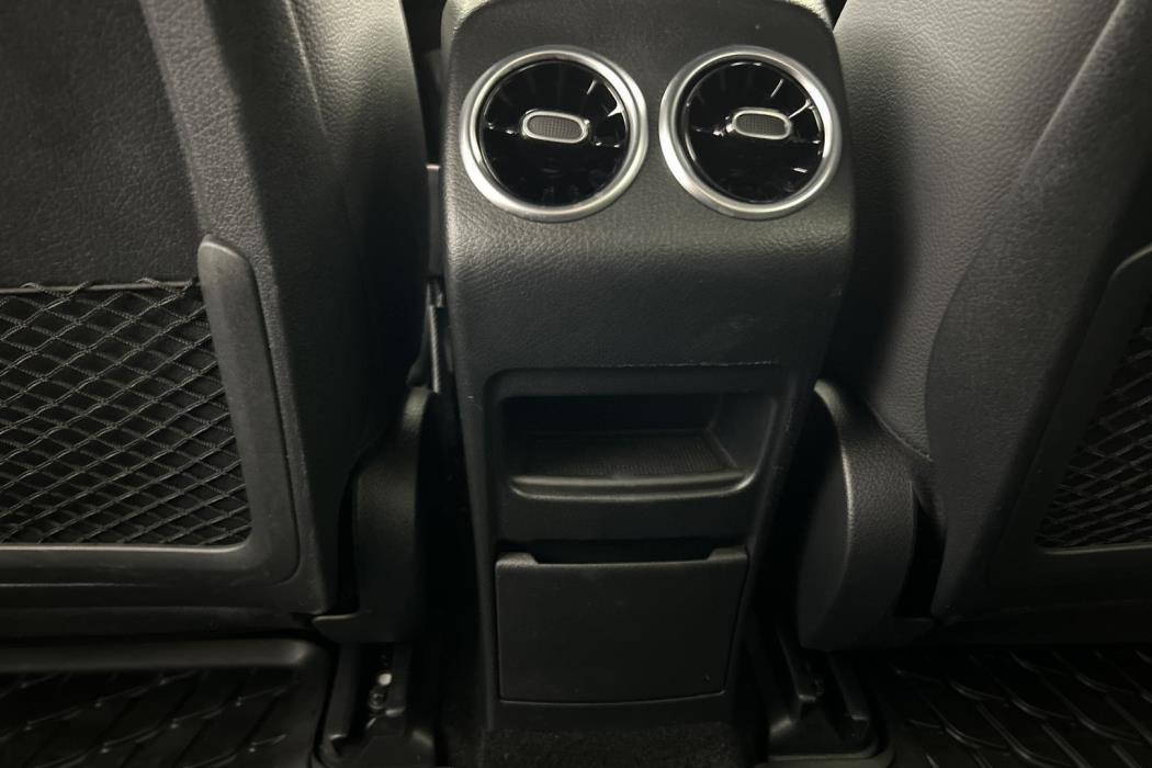 MERCEDES-BENZ EQA 2024