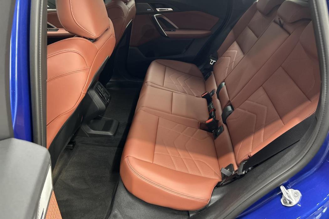 BMW iX1 2025