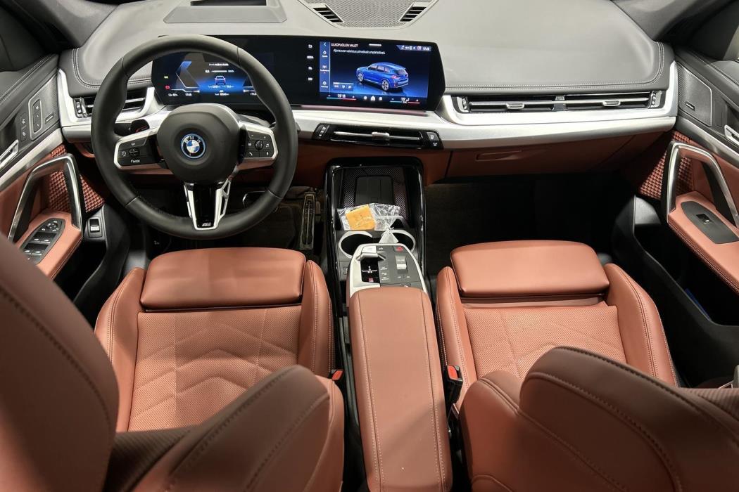 BMW iX1 2025