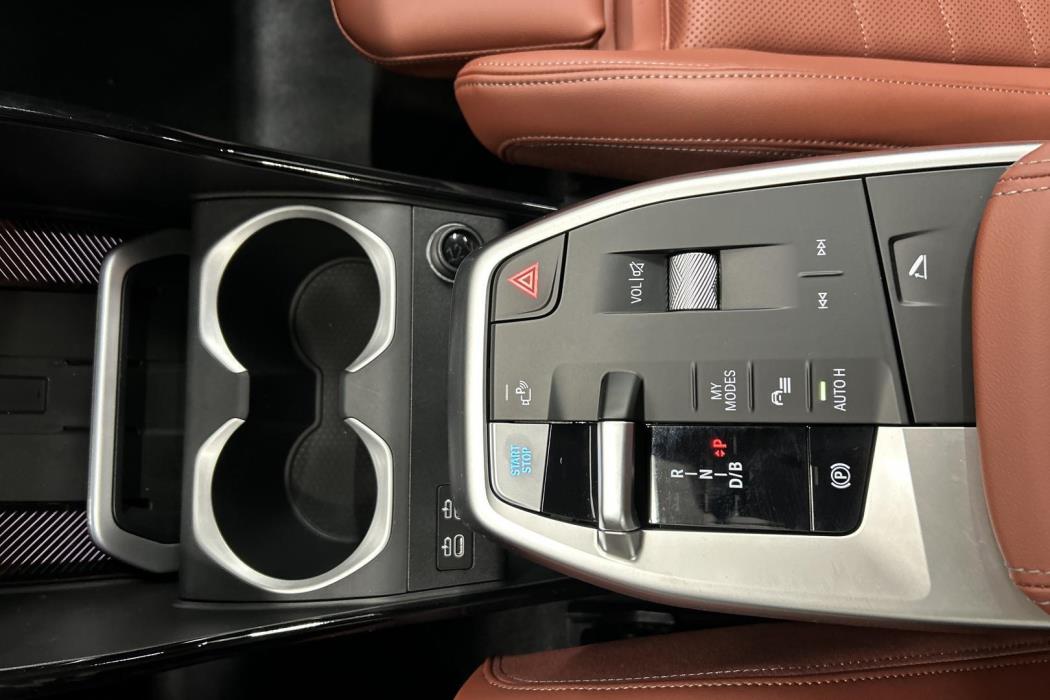 BMW iX1 2025