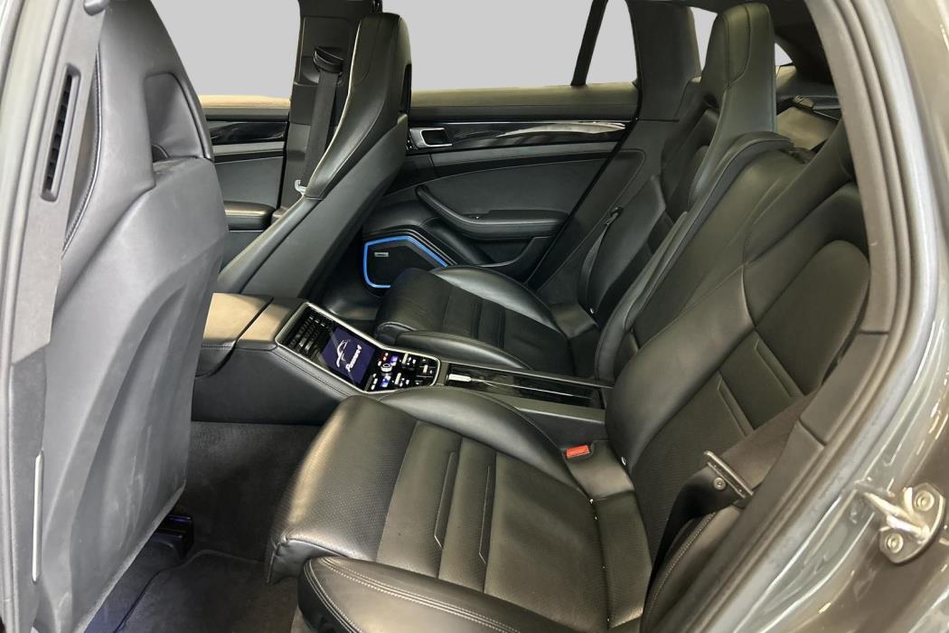 PORSCHE Panamera 2018