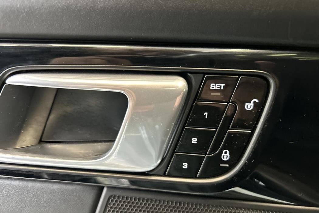 PORSCHE Panamera 2018