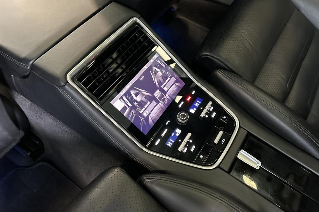 PORSCHE Panamera 2018