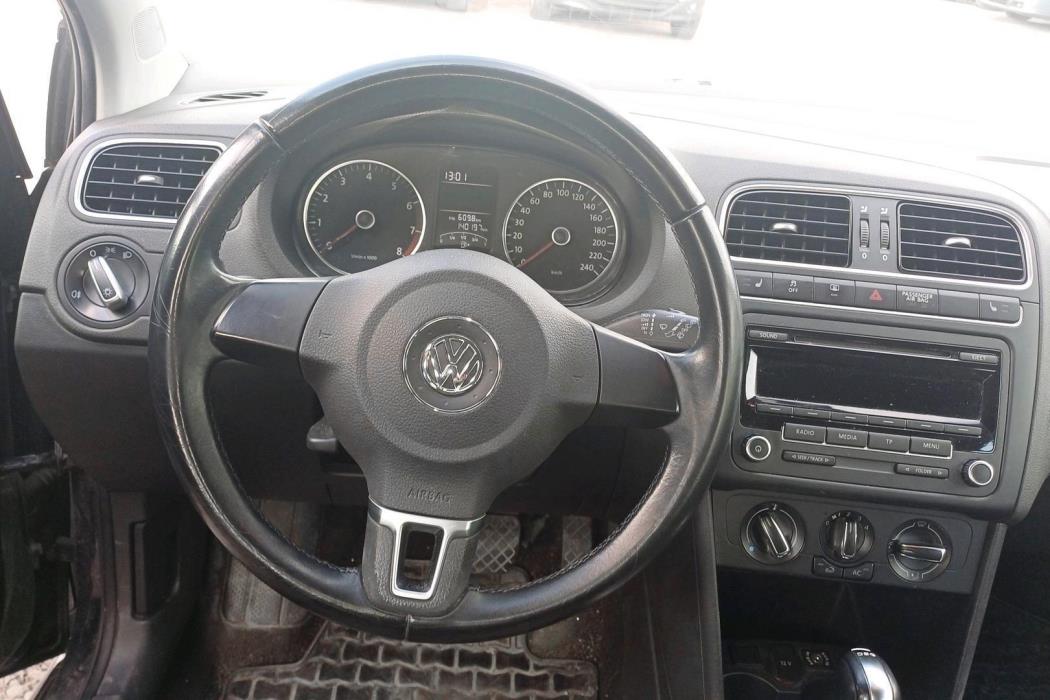 VOLKSWAGEN Polo 2012