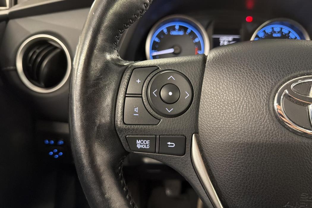 TOYOTA Auris 2013