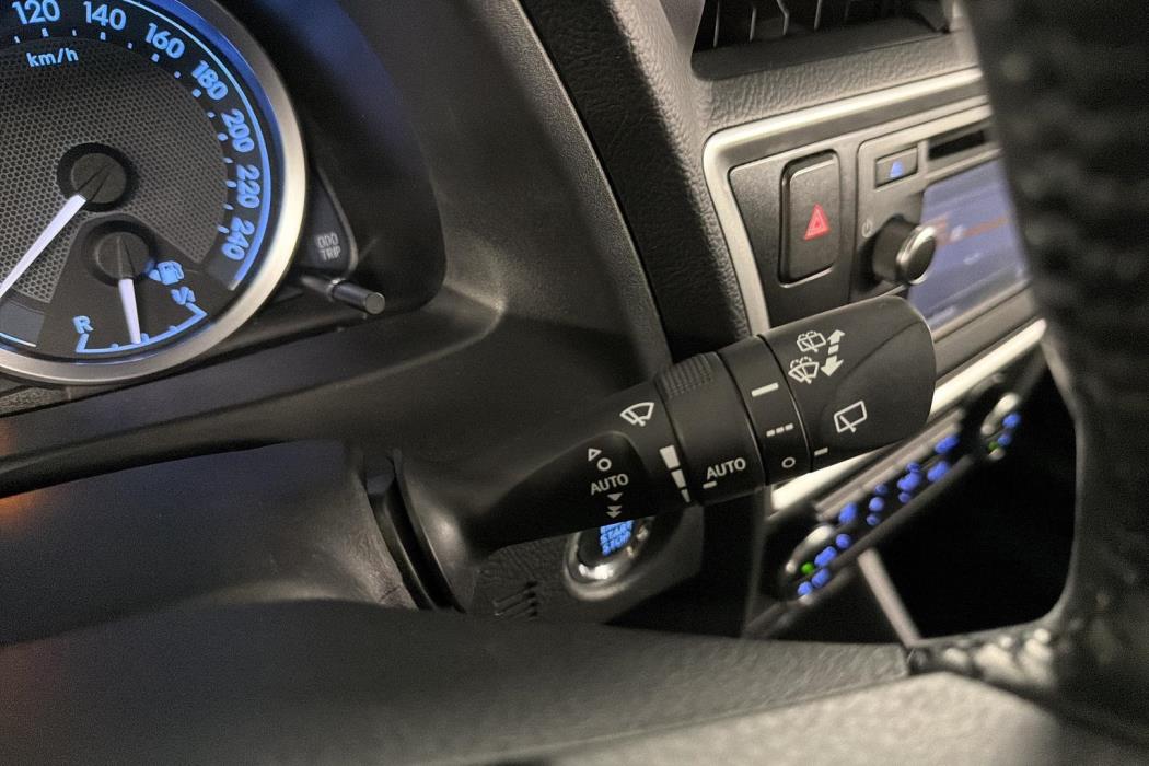TOYOTA Auris 2013