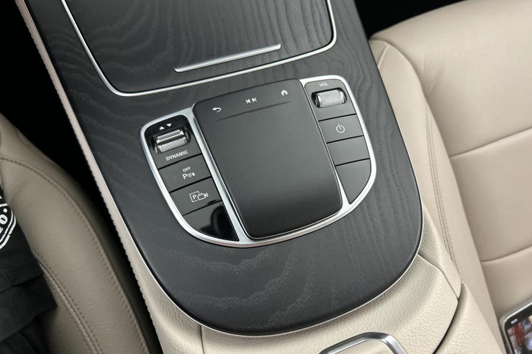 MERCEDES-BENZ E 2023