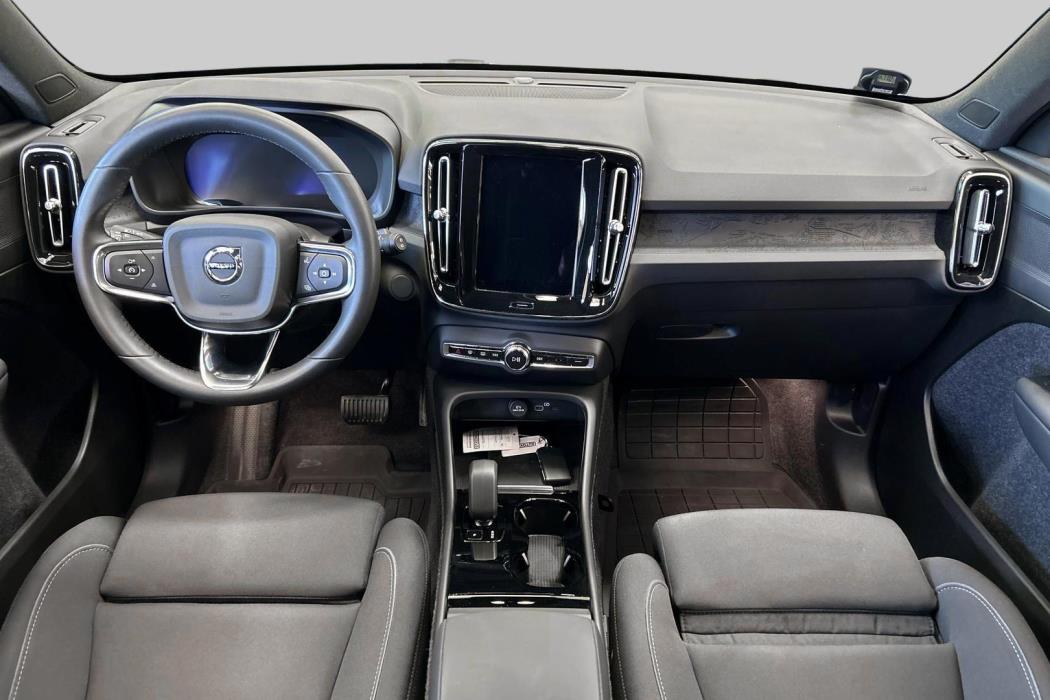 VOLVO XC40 2024