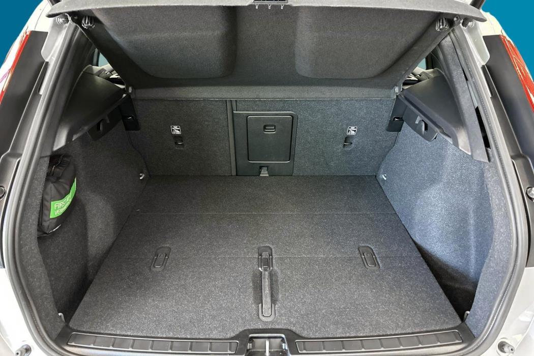 VOLVO XC40 2024
