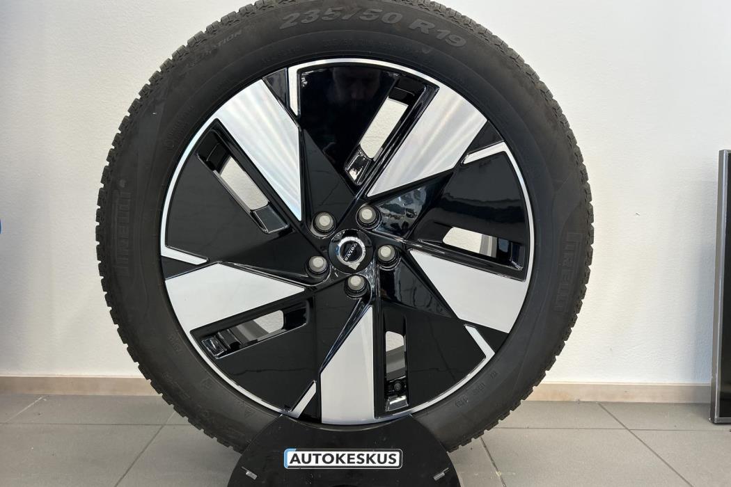 VOLVO XC40 2024
