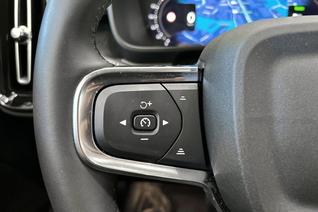 VOLVO XC40 2024