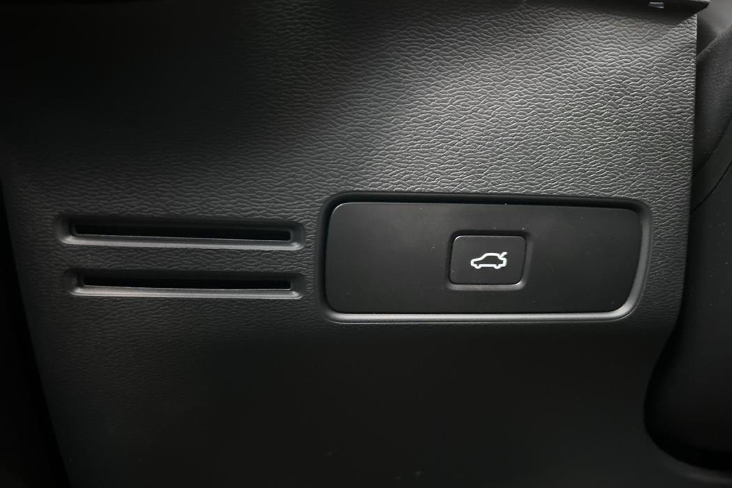 VOLVO XC40 2024