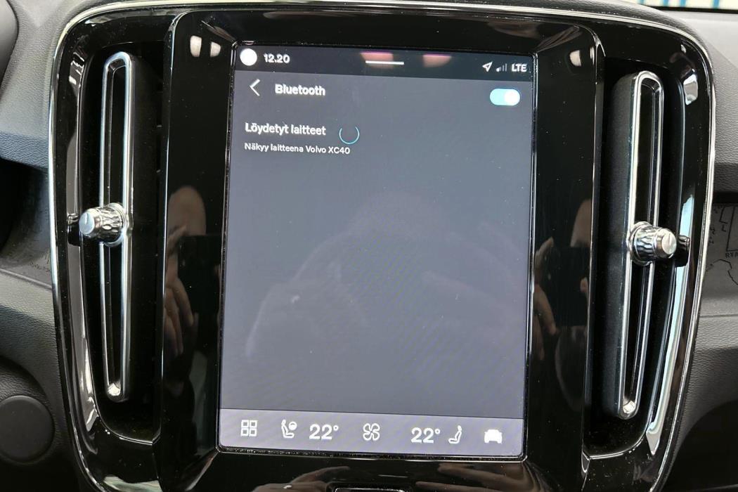 VOLVO XC40 2024