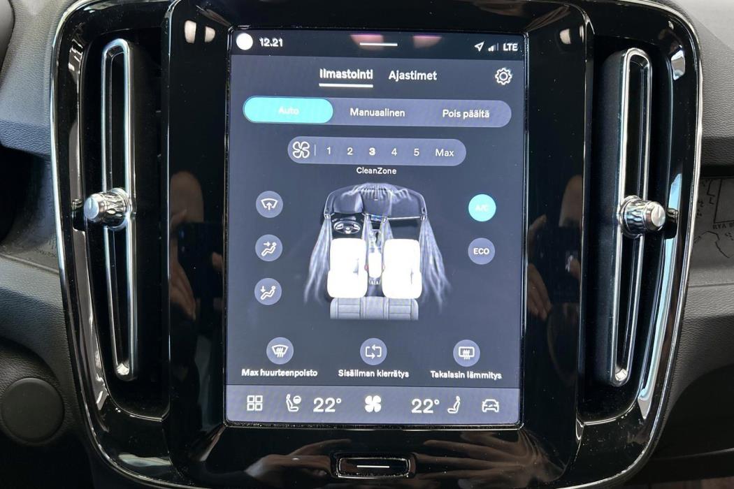 VOLVO XC40 2024