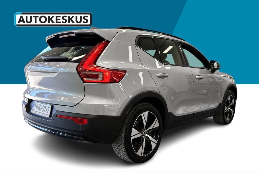 VOLVO XC40 2024