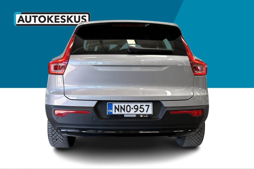 VOLVO XC40 2024