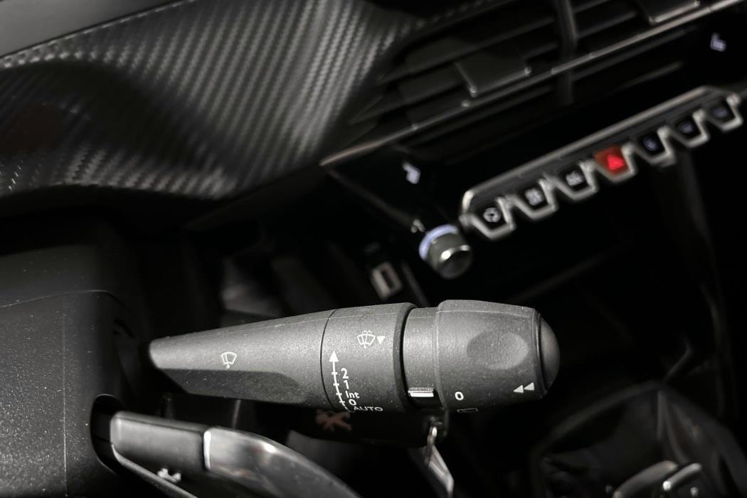 PEUGEOT 2008 2021