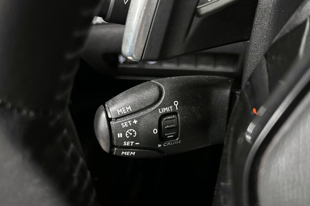 PEUGEOT 2008 2021