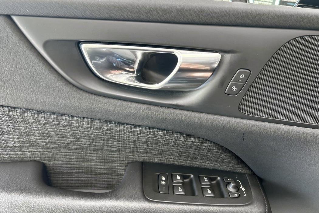 VOLVO V60 2023