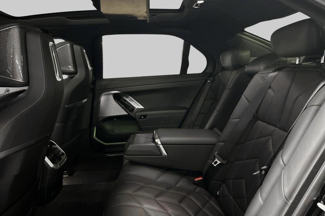 BMW i7 2025