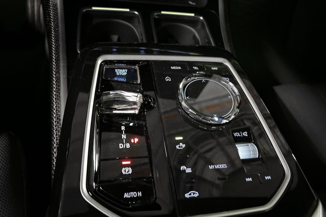 BMW i7 2025