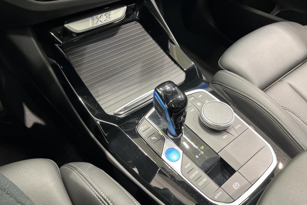BMW IX3 2023