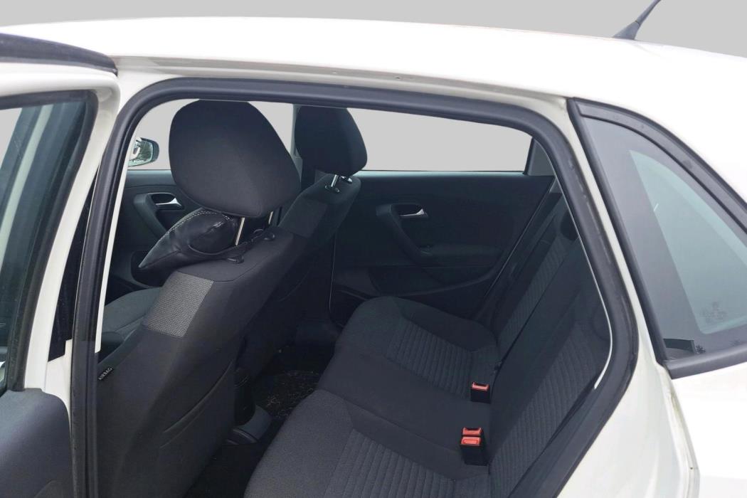 VOLKSWAGEN Polo 2013