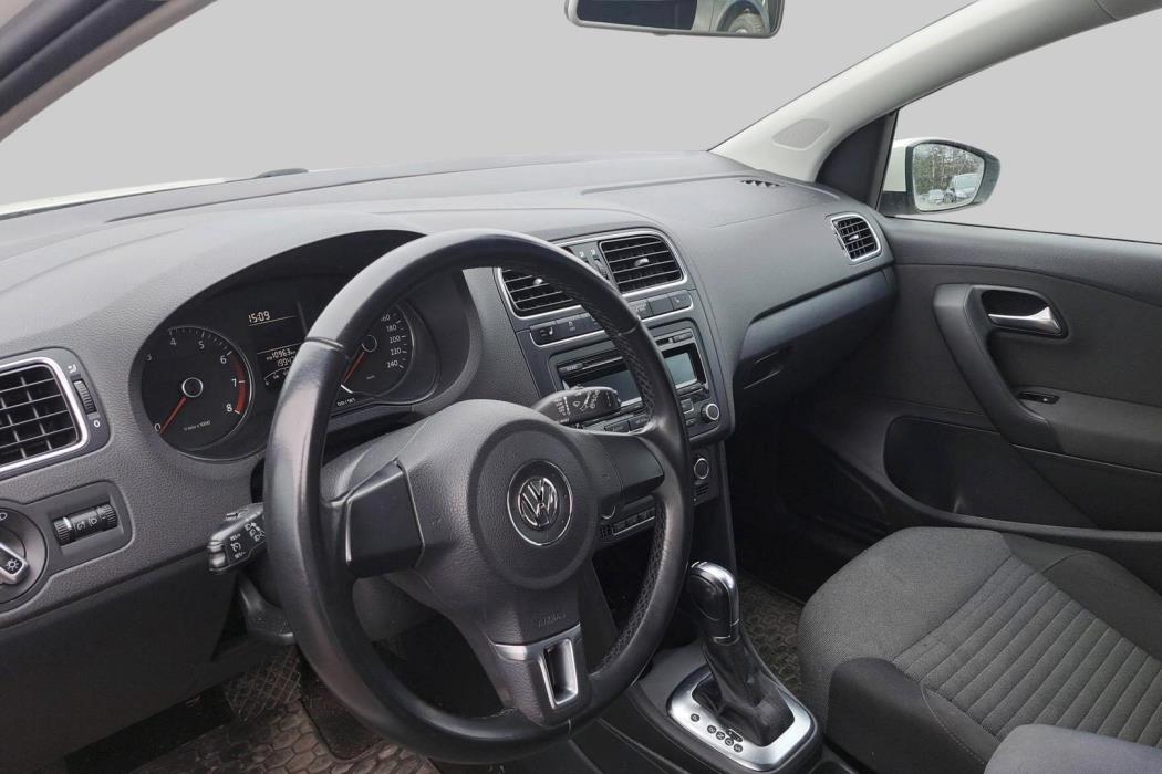 VOLKSWAGEN Polo 2013