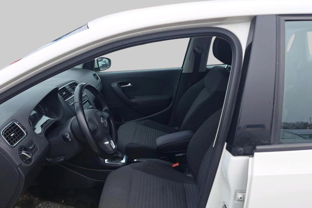 VOLKSWAGEN Polo 2013