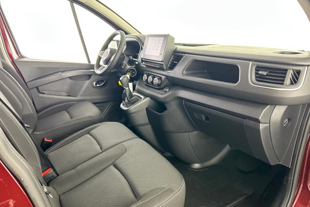 NISSAN Primastar 2025