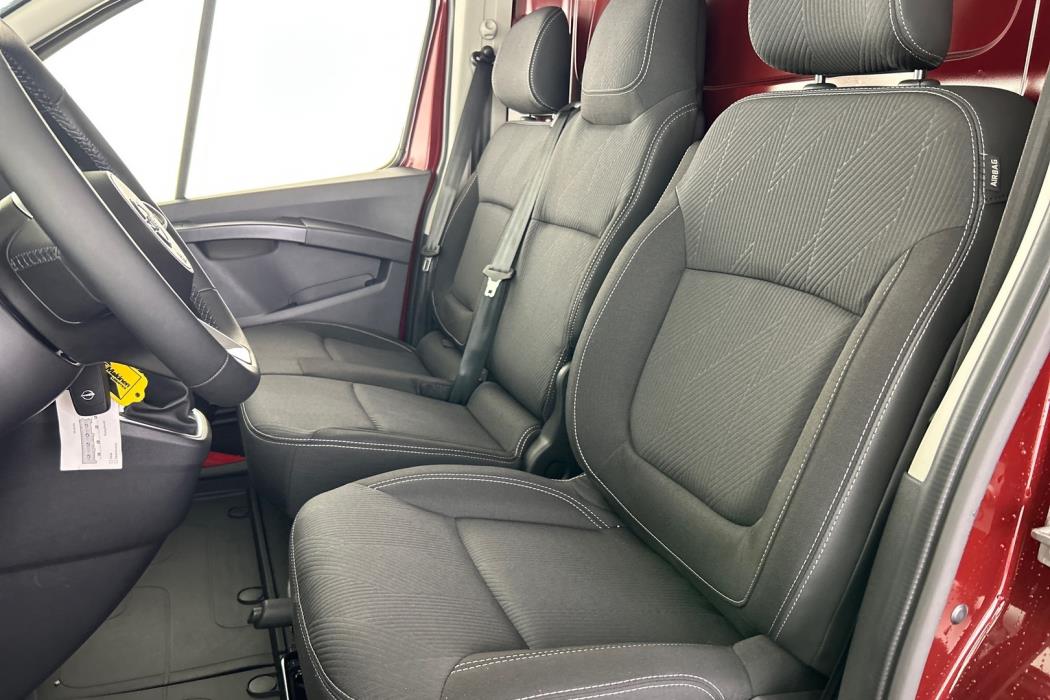 NISSAN Primastar 2025