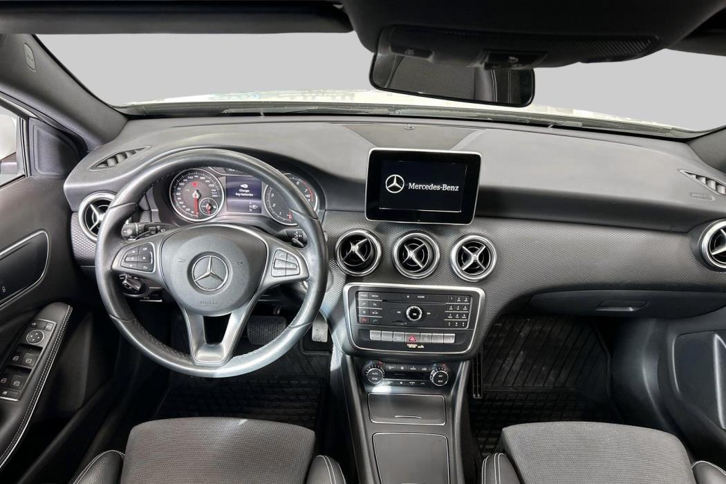 MERCEDES-BENZ A 2017