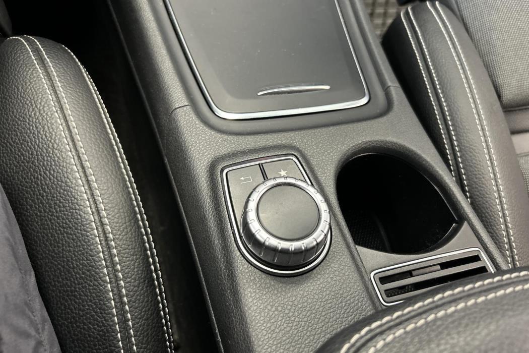 MERCEDES-BENZ A 2017