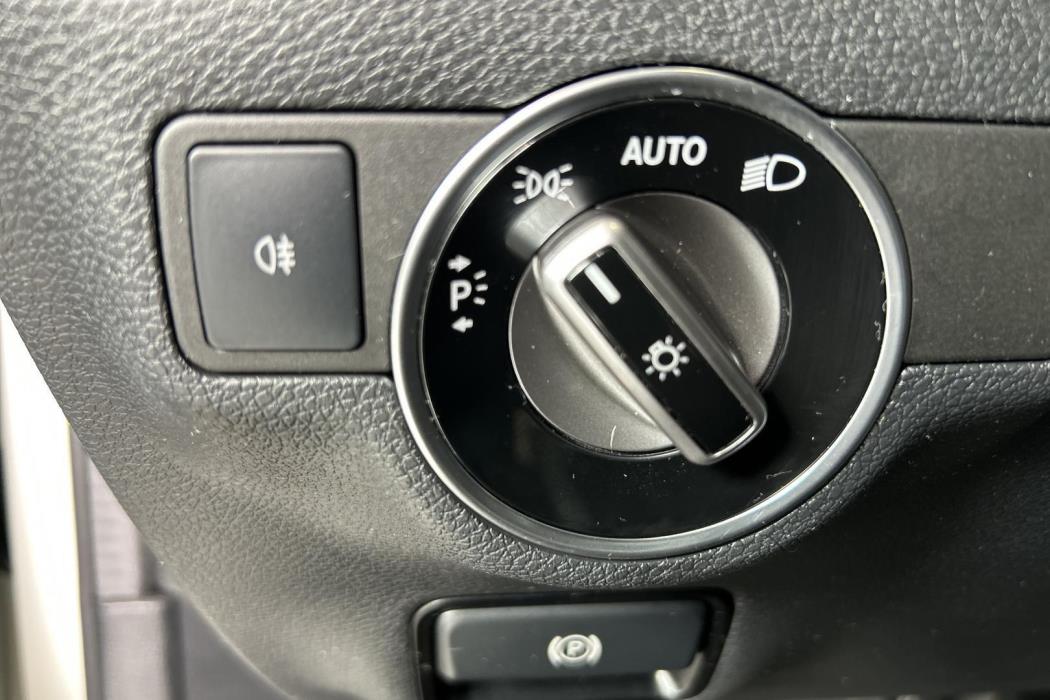 MERCEDES-BENZ A 2017