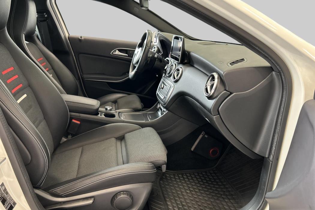 MERCEDES-BENZ A 2017