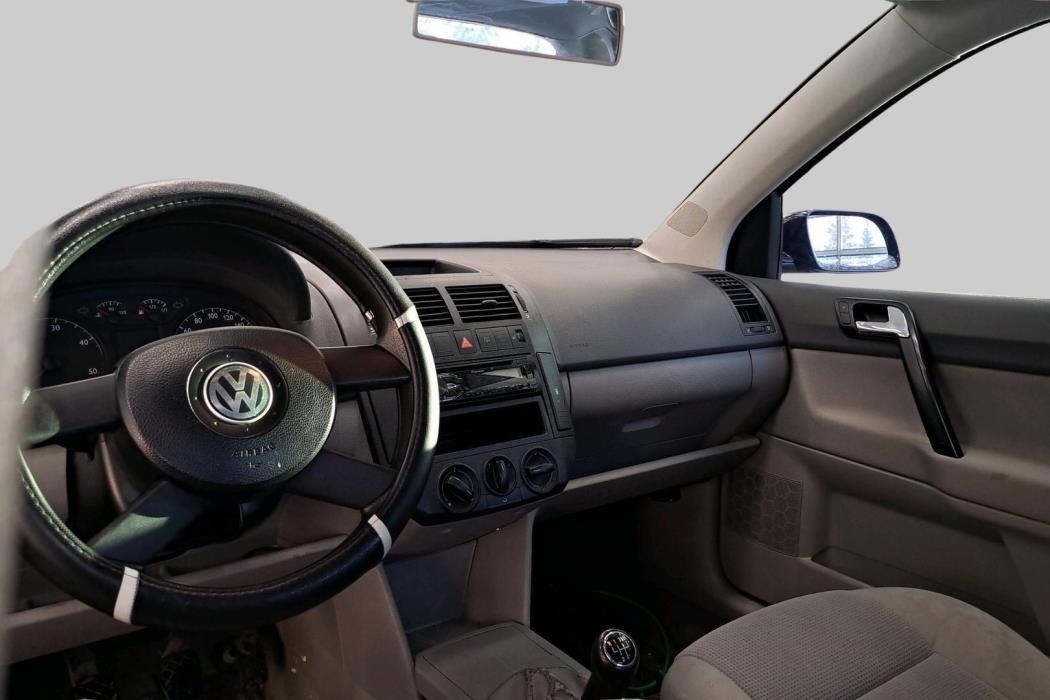 VOLKSWAGEN Polo 2004