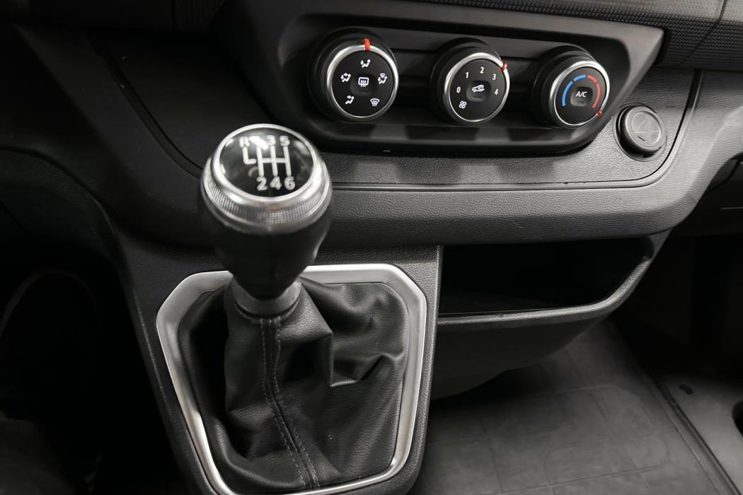 NISSAN Primastar 2024