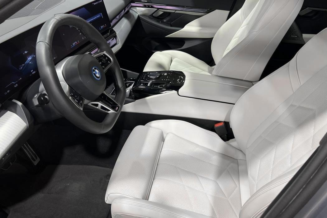BMW i5 2025