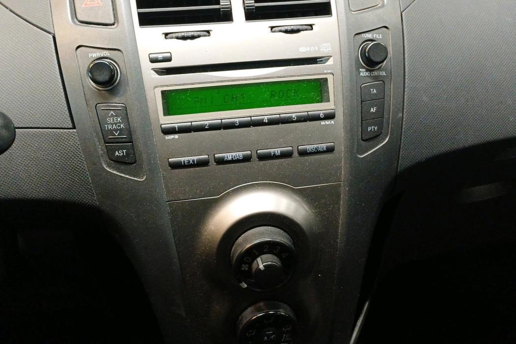 TOYOTA Yaris 2010