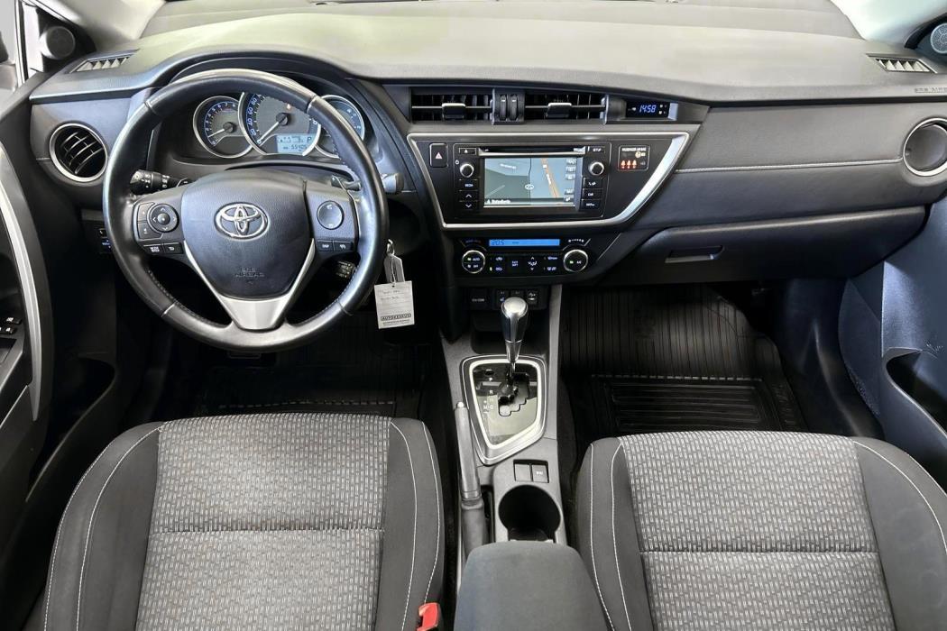 TOYOTA Auris 2015