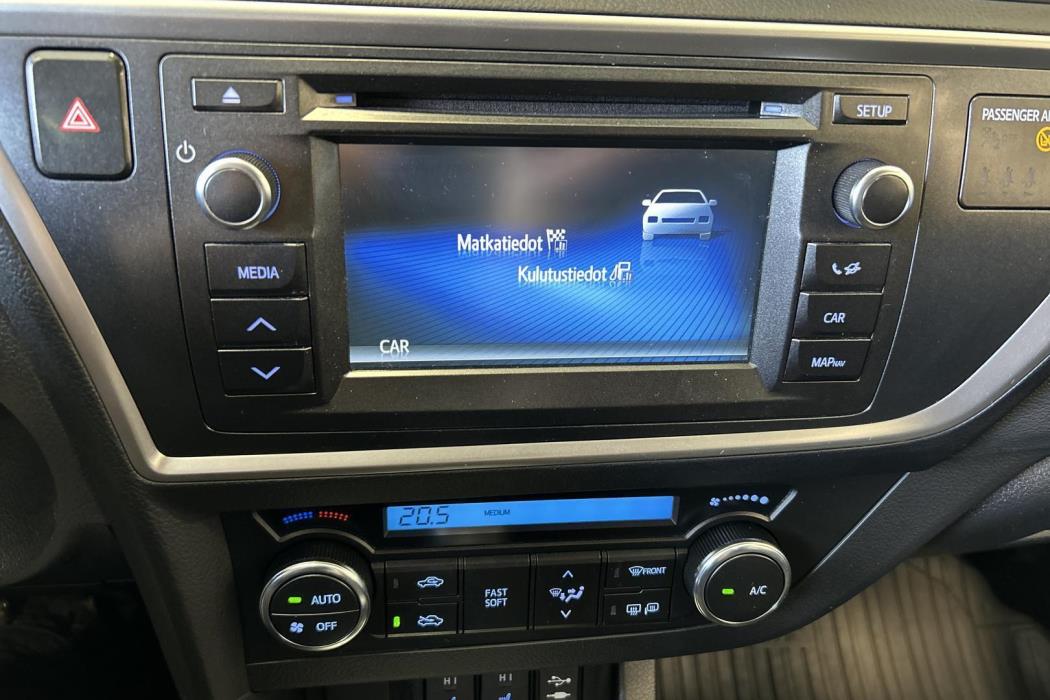 TOYOTA Auris 2015