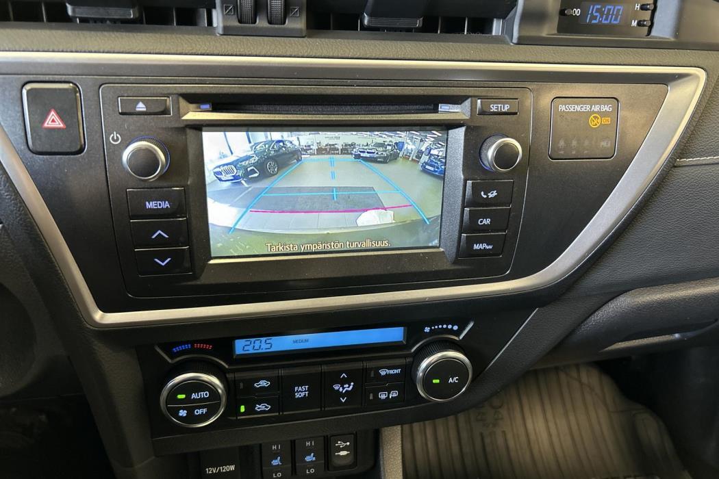 TOYOTA Auris 2015