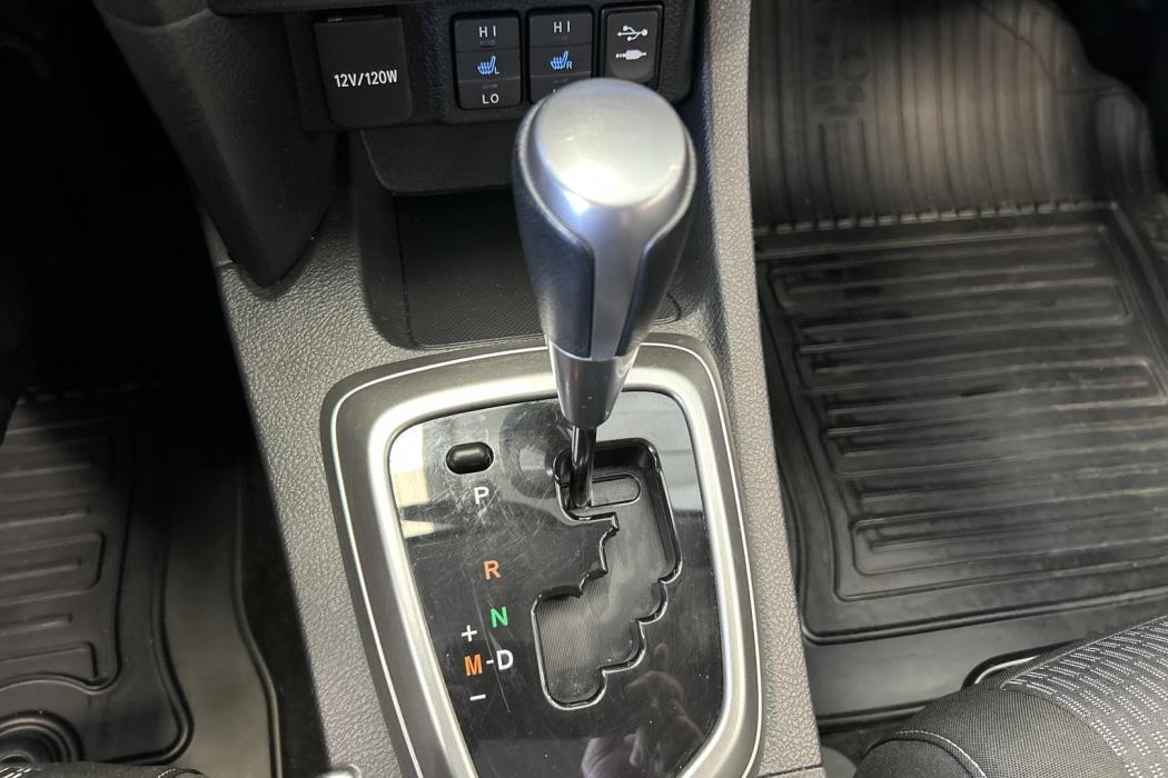 TOYOTA Auris 2015