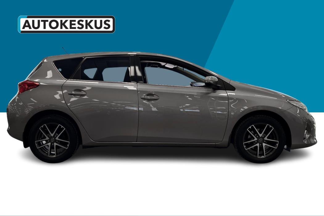 TOYOTA Auris 2015