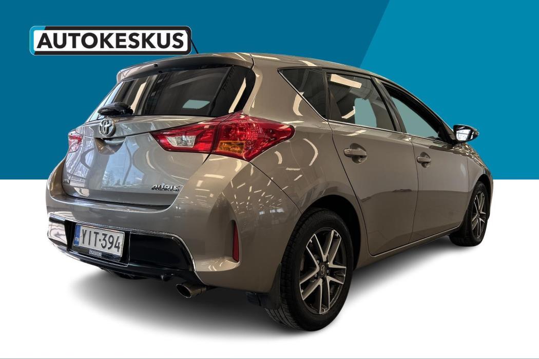 TOYOTA Auris 2015