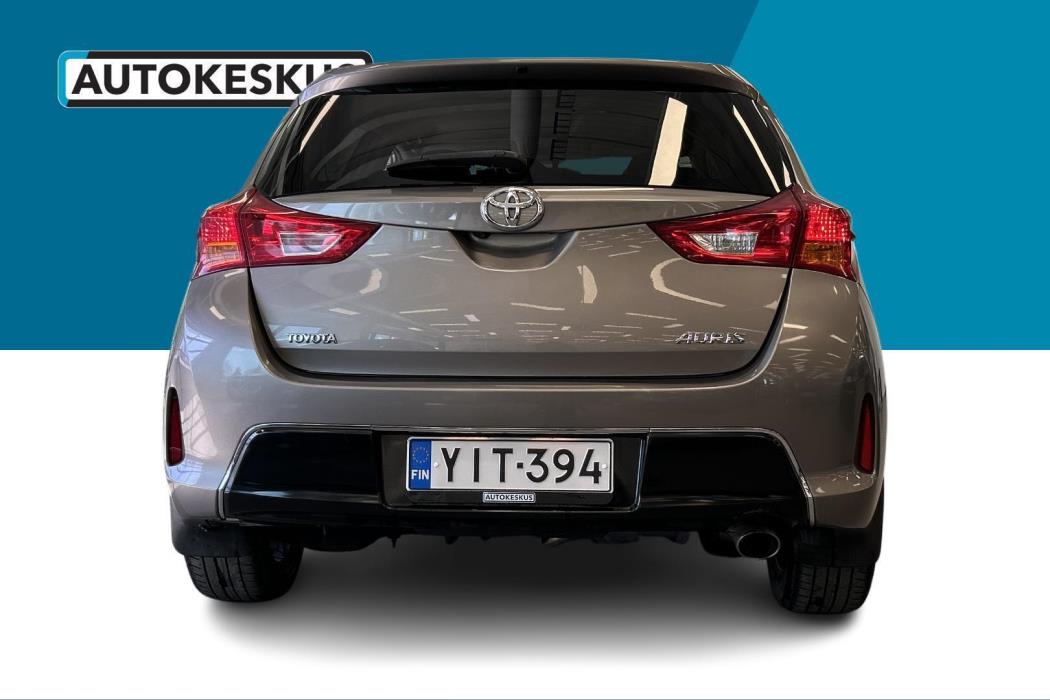 TOYOTA Auris 2015