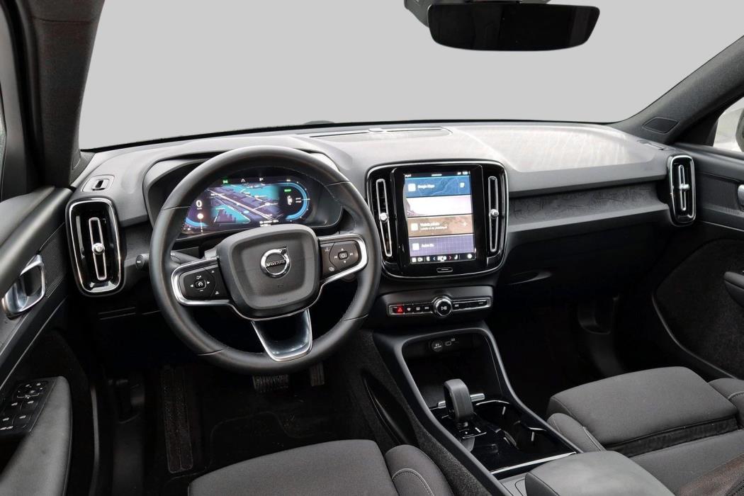 VOLVO XC40 2023